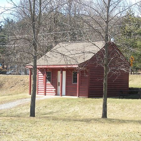 Mohican Little Brown Inn Loudonville Exterior photo