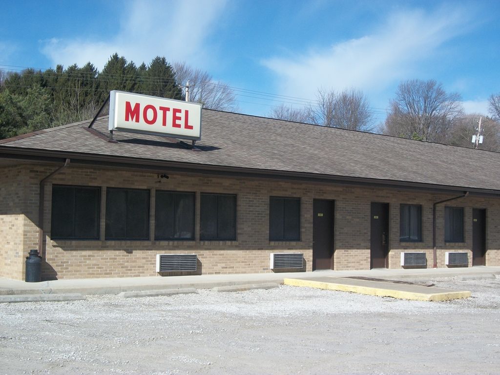 Mohican Little Brown Inn Loudonville Exterior photo